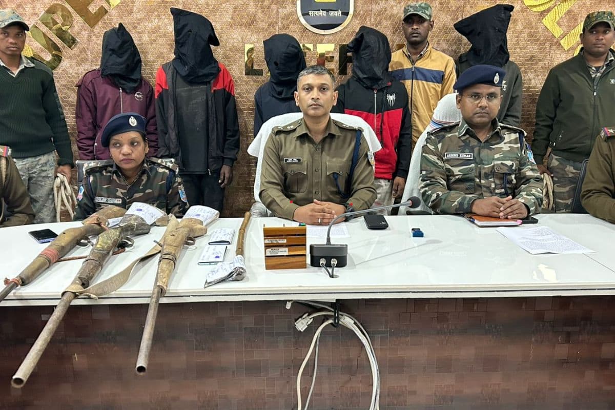 Latehar News: मुंशी बाल गोविंद साहू हत्याकांड में शामिल 5 लोग गिरफ्तार, आरोपियों ने किया बड़ा खुलासा