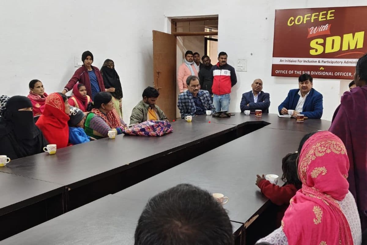 अभिभावकों की बात सुनकर Coffee With SDM कार्यक्रम में भावुक हुए पदाधिकारी, जानें क्या है पूरा मामला