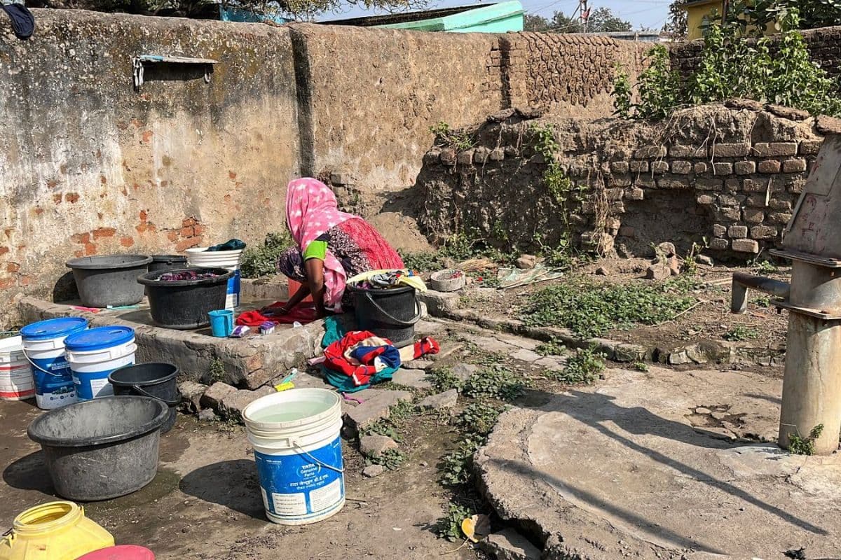 Dhanbad News: बूंद-बूंद के लिए तरस रहा धनबाद का यह इलाका, बीते 5 वर्षों से नहीं हो रही पानी की सप्लाई