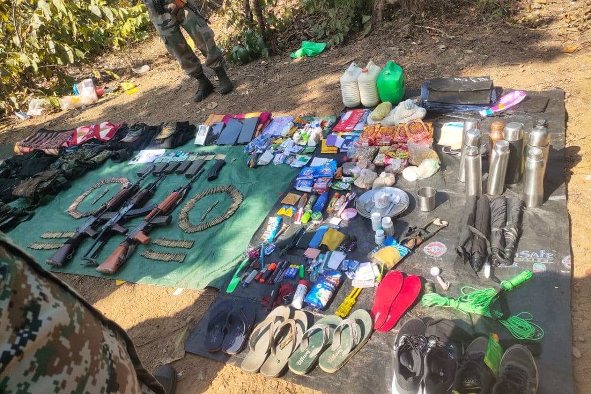 Jharkhand Naxal News: बोकारो में पुलिस और नक्सलियों के बीच मुठभेड़, 15 लाख के इनामी नक्सली की पत्नी समेत 2 ढेर