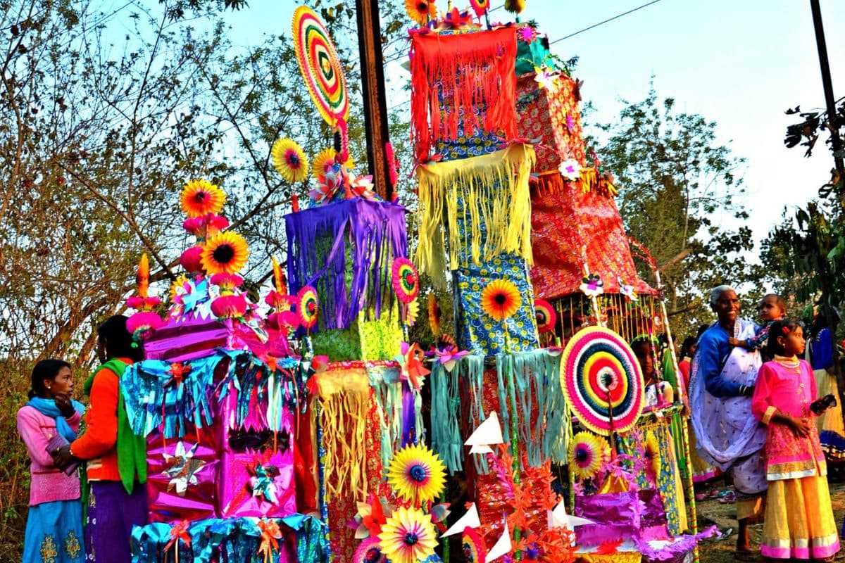 Tusu Parv 2025: टुसू पर्व में कुंवारी कन्या ही क्यों करती हैं पूजा, क्या है इसके पीछे की कहानी