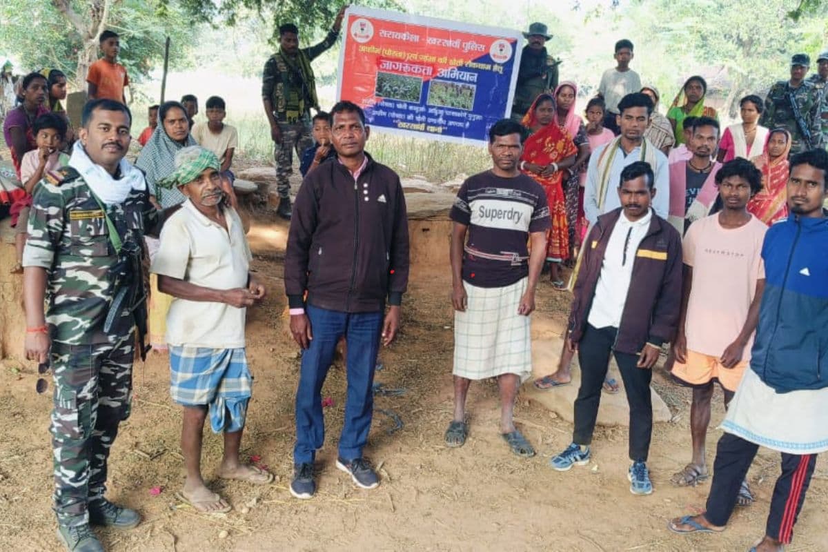 Seraikela News: 90 एकड़ खेत में लगी अफीम की खेती नष्ट, ग्रामीणों को किया जा रहा जागरूक