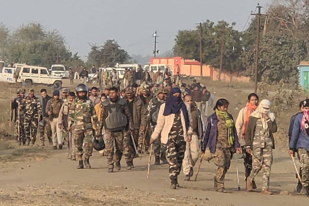 धनबाद के हिंसक झड़प मामले में एक दर्जन से अधिक युवा पुलिस हिरासत में, घायल SDPO की स्थिति खतरे से बाहर