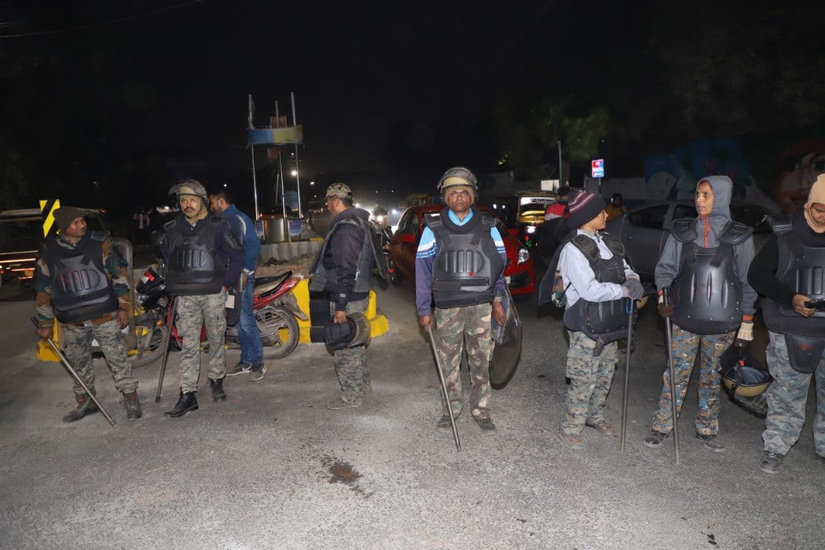 जमशेदपुर के सोनारी एयरपोर्ट गोलचक्कर का नाम जयपाल सिंह मुंडा करने पर हंगामा, रैप के जवानों ने संभाला मोर्चा