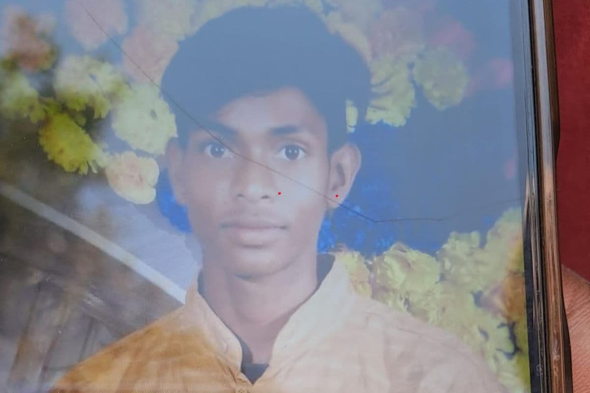 Jharkhand News: सरायकेला में युवक ने ट्रेन आगे कूदकर दे दी जान, प्रेम प्रसंग का जताया जा रहा है अंदेशा