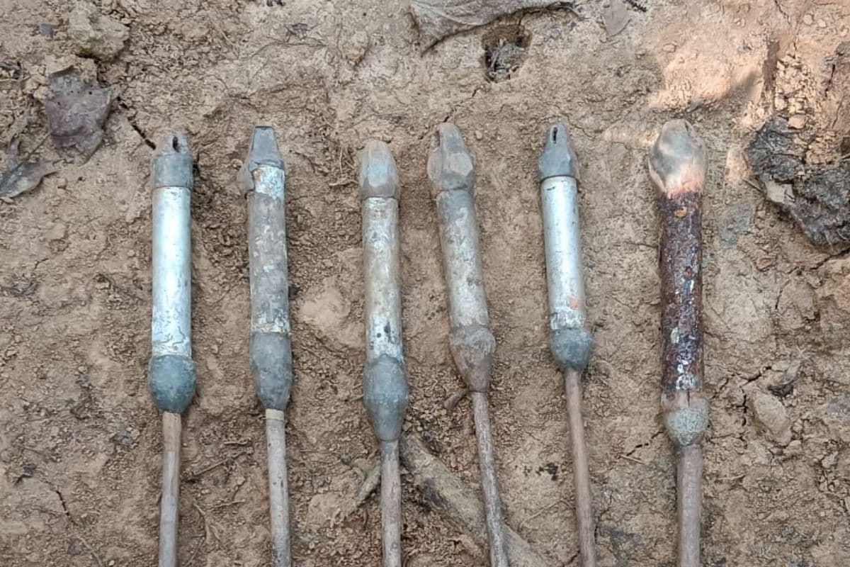 झारखंड में भाकपा माओवादियों की साजिश फिर नाकाम, जंगल से छह तीर आईईडी बरामद