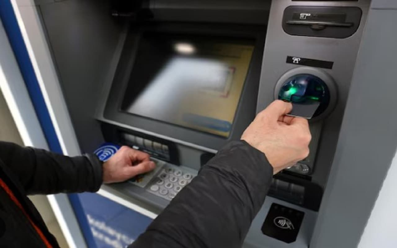 पटना के ATM मशीन में धराया बड़ा खेल, इधर बिना OTP और मैसेज के बैंक खाता हो रहा खाली