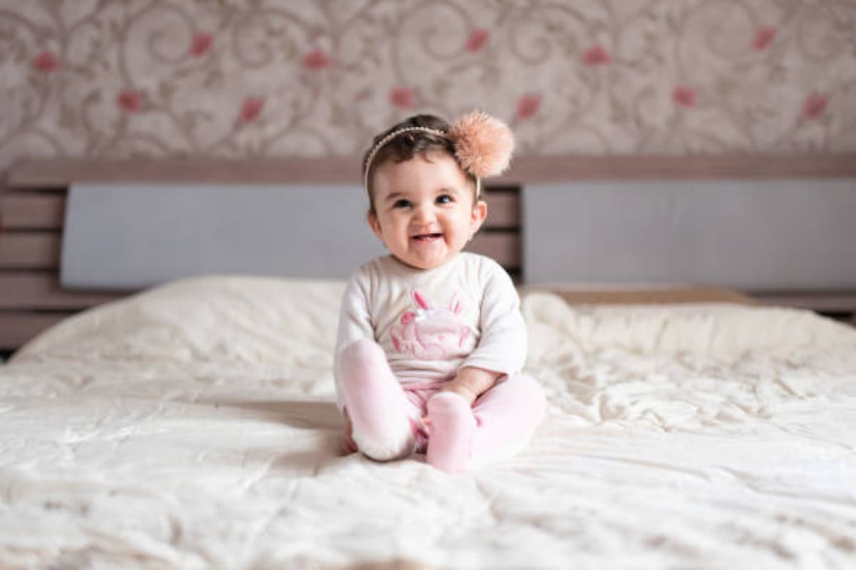 Baby Names: 'अ' अक्षर से ये हैं आपकी बेटी के लिए कुछ खूबसूरत और मीनिंगफुल नाम, डालें लिस्ट पर नजर