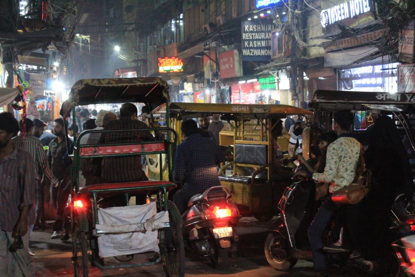 Delhi election 2025: गालिब के इलाके में तीसरी बार शहंशाह बनने की कोशिश में आप