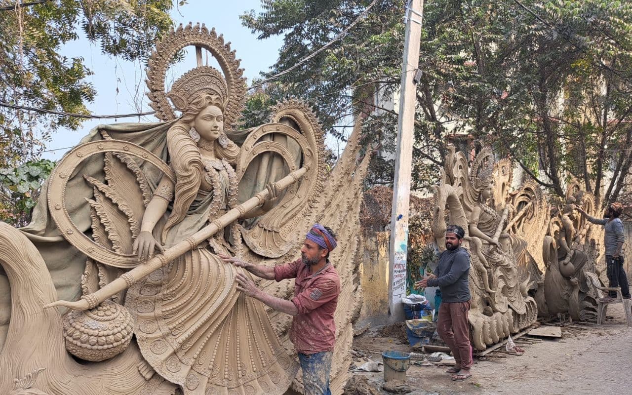 Saraswati Puja: वसंत पंचमी 20 दिन बाद, प्रतिमा निर्माण पर पांच साल में दोगुना बढ़ गया खर्च