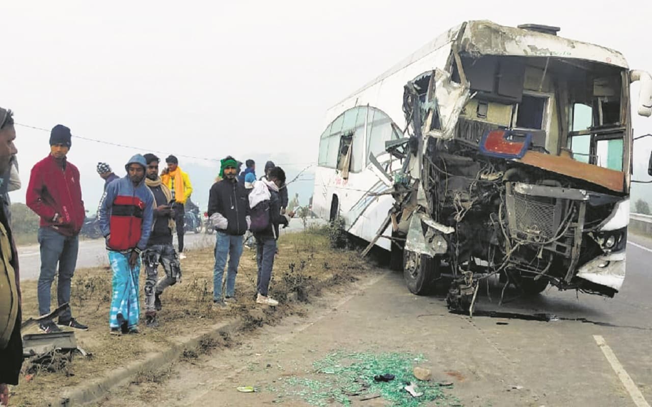 Bihar News: ट्रक ने दो सगे भाइयों को रौंदा, पिता-पुत्र की भी मौत, इन जिलों में दिखा रफ्तार का कहर...