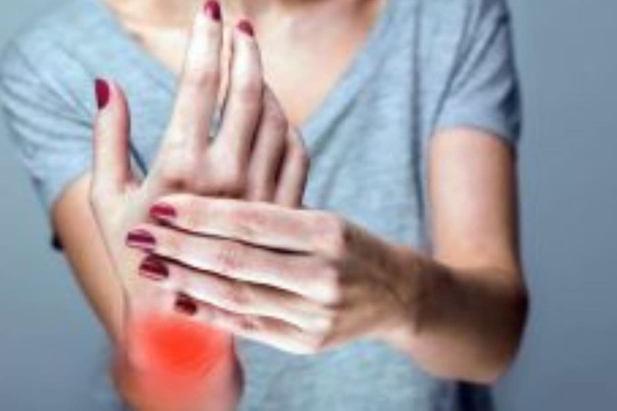 Health Tips: рд╢рд░реАрд░ рдХреЗ рдЗрди рд╕рдВрдХреЗрддреЛрдВ рдХреА рдирд╛ рдХрд░реЗрдВ рдЕрдирджреЗрдЦреА, рд╣реЛ рд╕рдХрддреА рд╣реИ рдХреИрд▓реНрд╢рд┐рдпрдо рдХреА рдХрдореА┬а