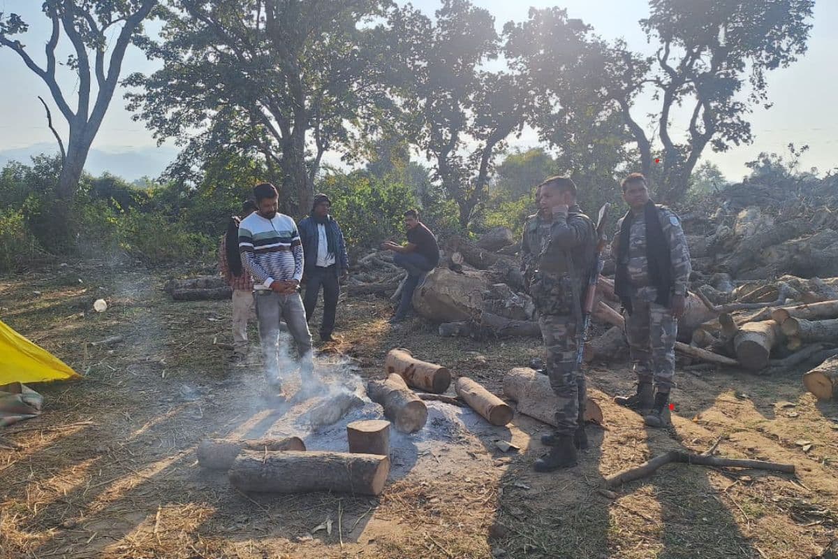 लातेहार के चंदवा में अंधाधुंध फायरिंग से दहशत, खुलेआम धमकी के 24 घंटे बाद दिया वारदात को अंजाम