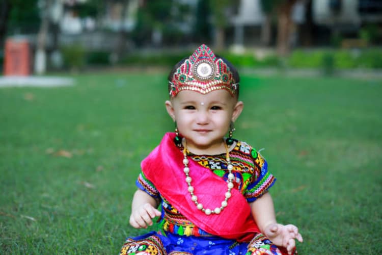 Baby Names: इस बसंत पंचमी अपनी लाडली के लिए चुनें मां सरस्वती से प्रेरित नाम, साथ ही जानें इनके अर्थ