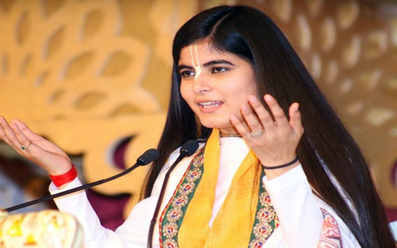 Devi Chitralekha Marriage: 20 साल की उम्र में दुल्हन बनी थी कथावाचक देवी चित्रलेखा, मुस्लिम ड्राइवर से नहीं इनसे हुआ है विवाह