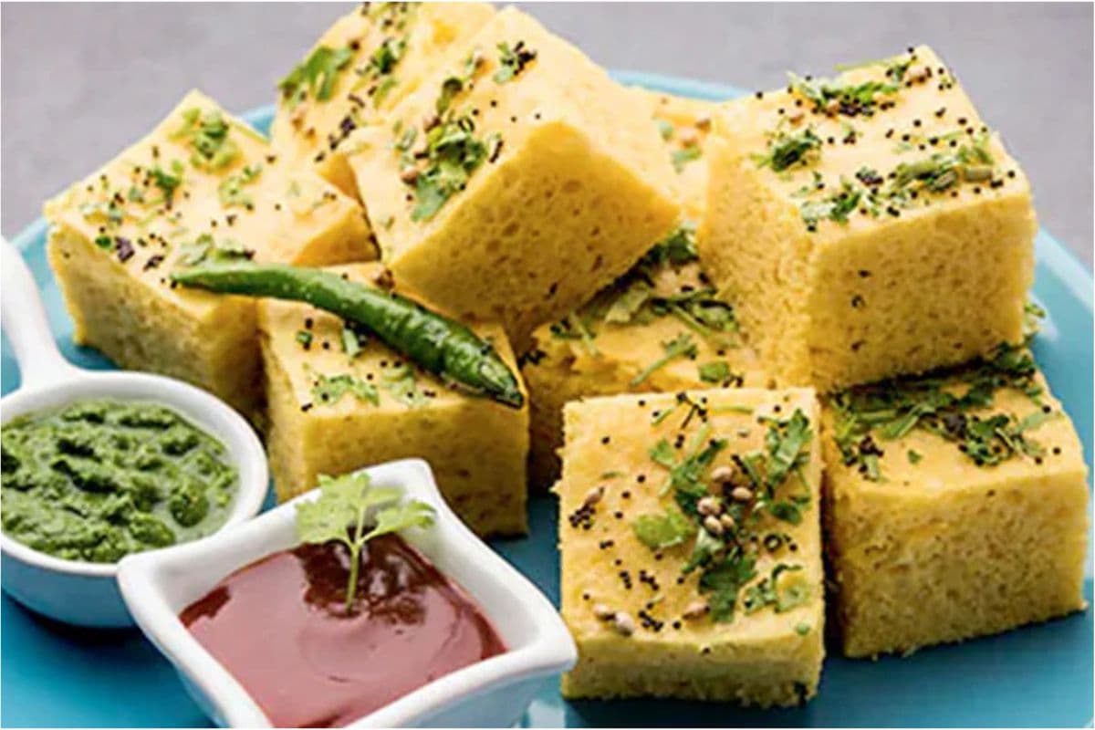 Dhokla recipe : नाश्ते के लिये परफेक्ट है स्वादिष्ट और स्पंजी ढोकला, यहां जानें बनाने की आसान रेसिपी