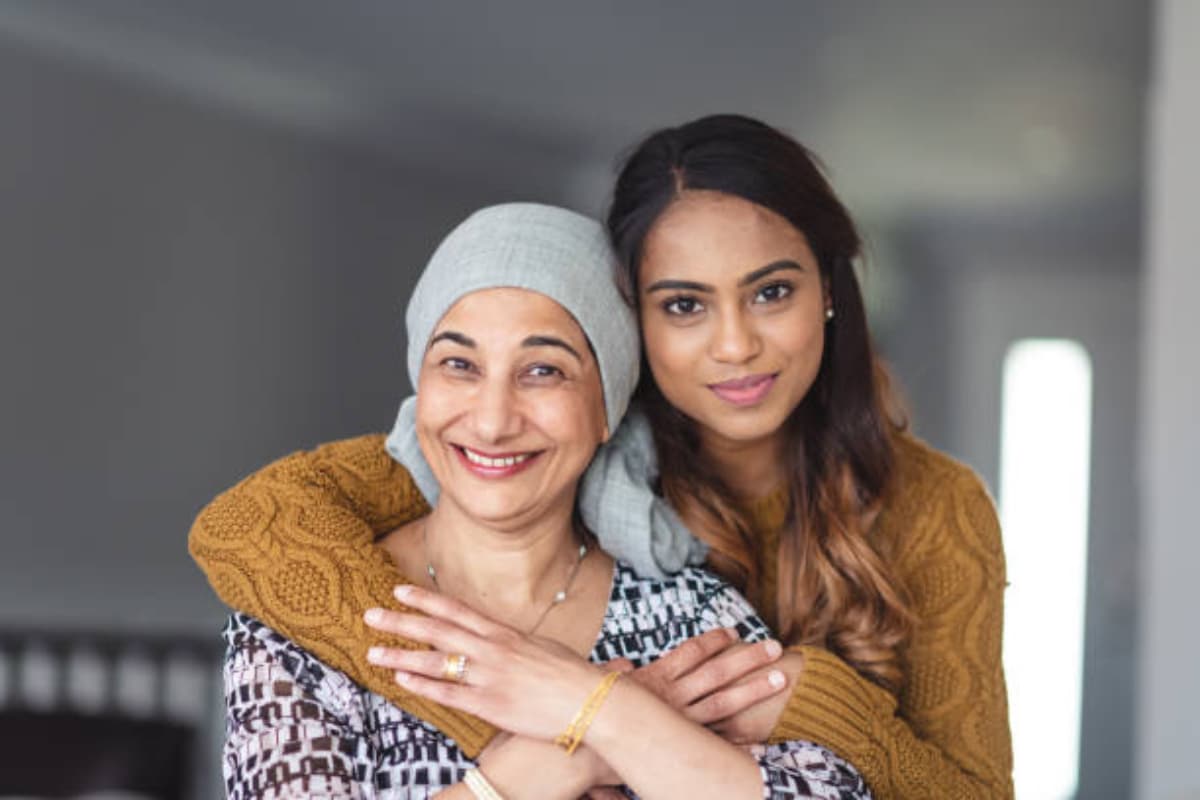 Health Tips: अगर शरीर में दिखने लगे ये संकेत तो हो जाएं सावधान, कैंसर के हो सकते हैं लक्षण