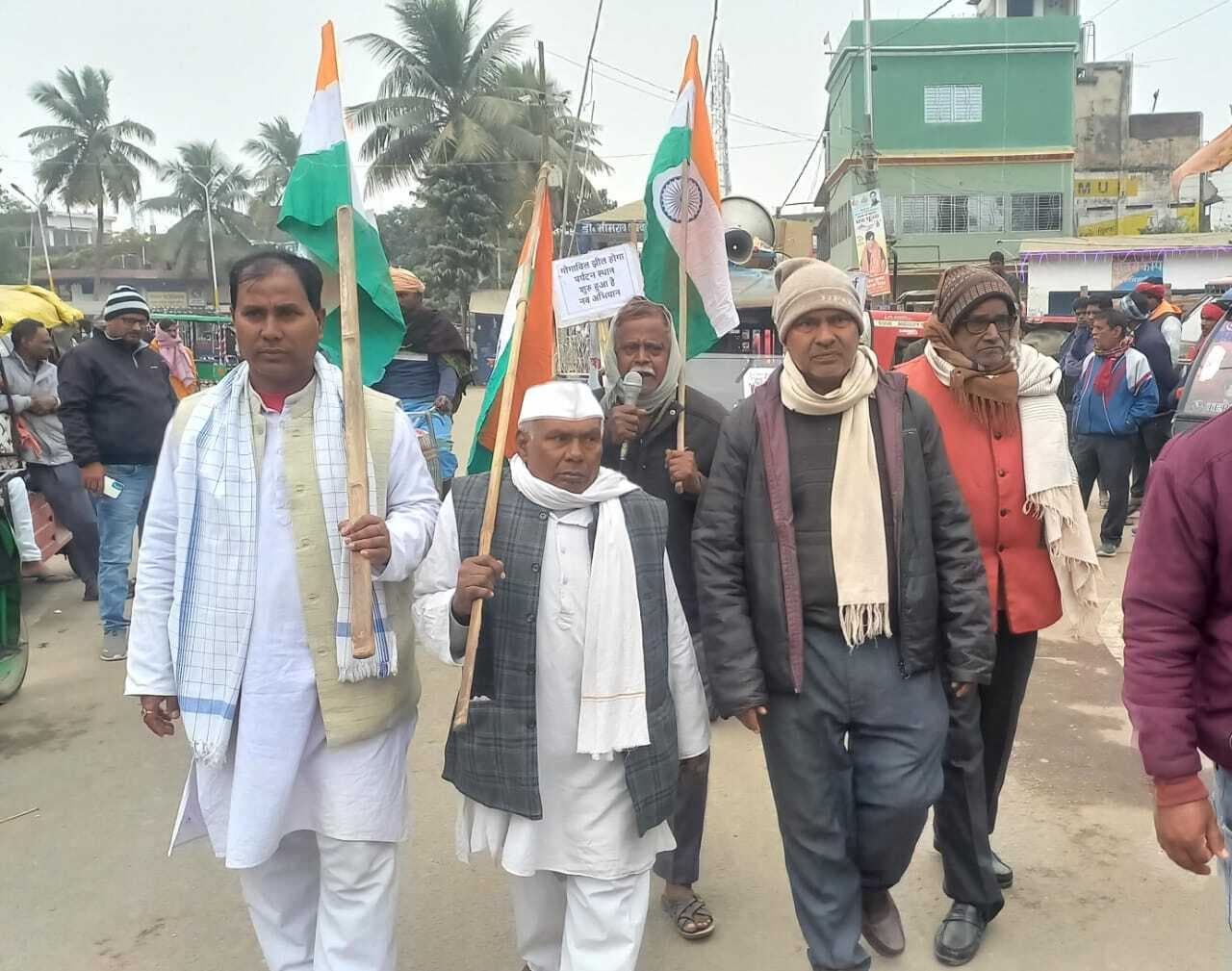 Katihar news : गोगाबील झील को पर्यटन स्थल बनाने की मांग को लेकर निकाली गयी पदयात्रा