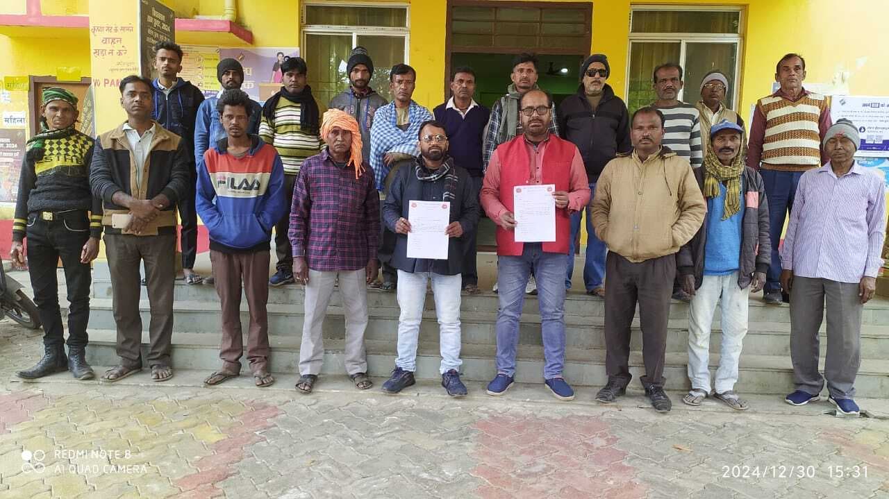 Giridih News :ओडिशा में काम करवा नहीं दिये पैसे, श्रम अधीक्षक से लगायी गुहार