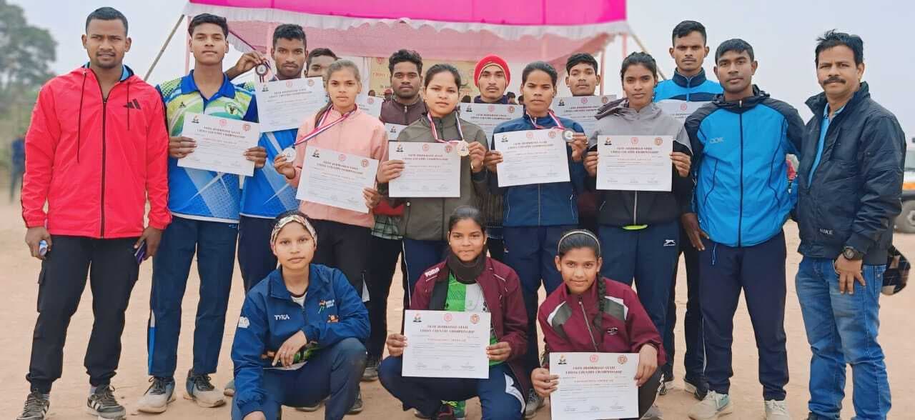 Chaibasa News : राज्य स्तरीय क्रॉस कंट्री दौड़ में जिले को चार पदक
