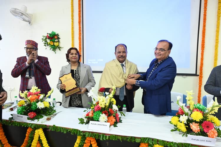 Ranchi News : डॉ शीतल मलुआ सेवानिवृत्त, डॉ डीके सिन्हा होंगे नये विभागाध्यक्ष