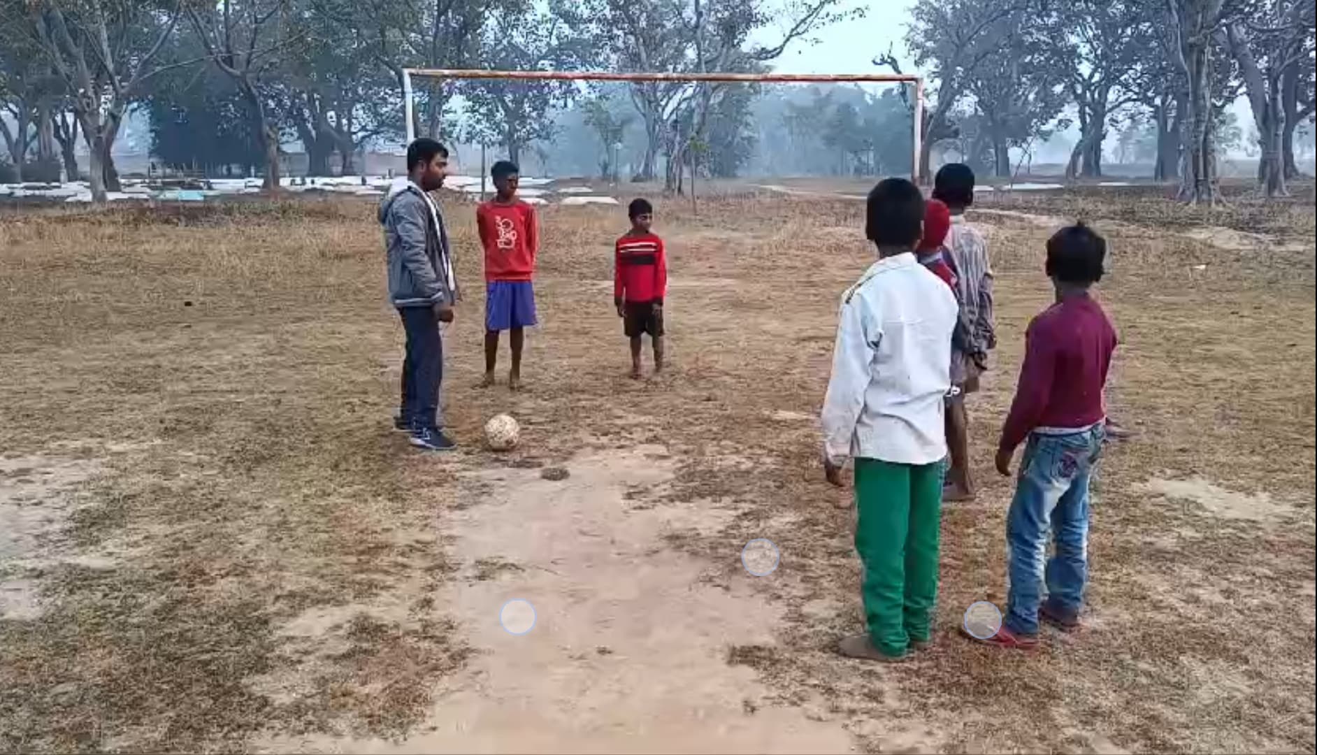 News of social concern : ट्यूशन की कमाई से 20 अनाथ बच्चों की परवरिश कर रहे गुमला के सुनील साहू