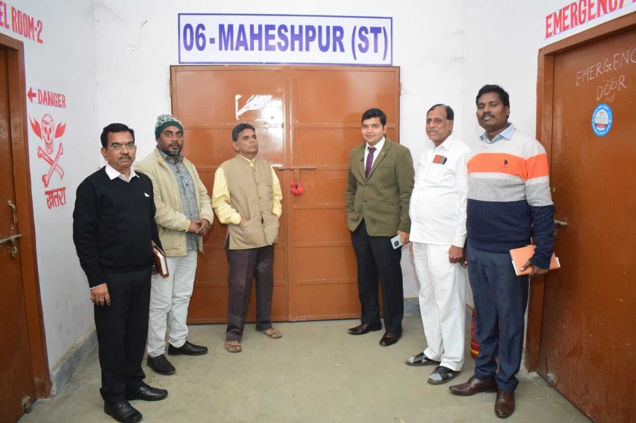 डीसी ने इवीएम वेयर हाउस का लिया जायजा