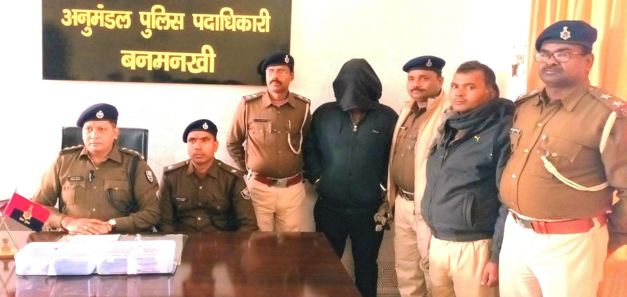 हथियार भरा सुटकेस के साथ सप्लायर को दबोचा