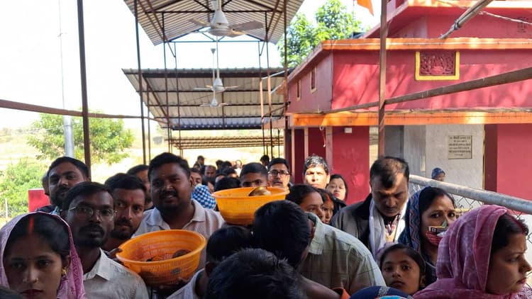 मंदिरों में पूजा कर नये साल का किया श्रीगणेश