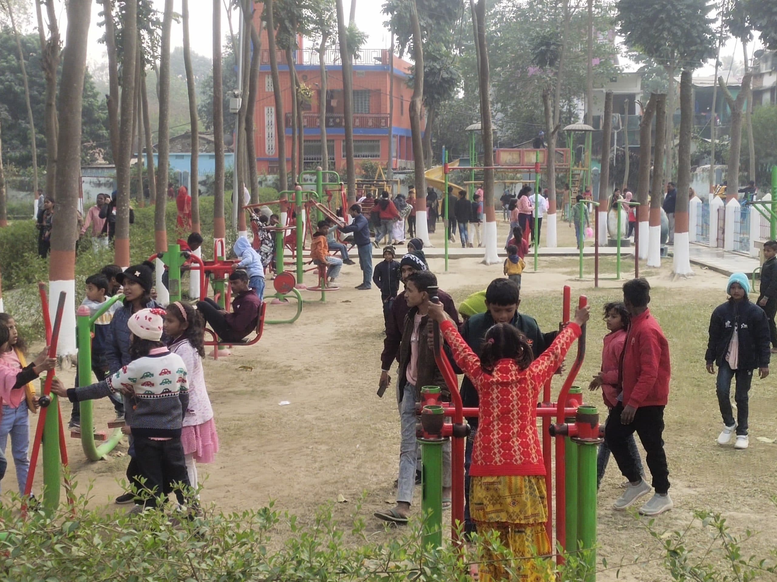 युवाओं के जोश के आगे ठंड ने भी मानी हार, हैप्पी न्यू ईयर से गुंजने लगा मधेपुरा