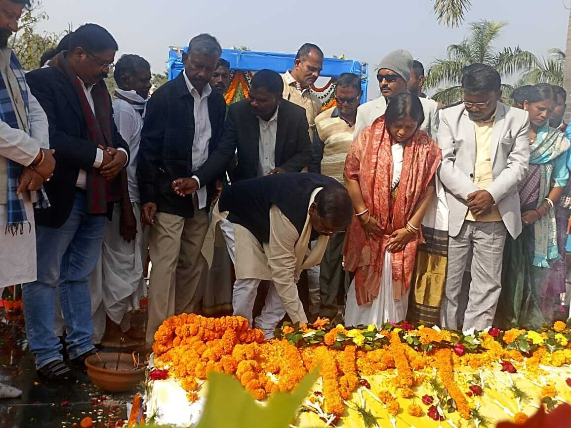 Political News : भाजपा ने खरसावां गोलीकांड के शहीदों को किया नमन