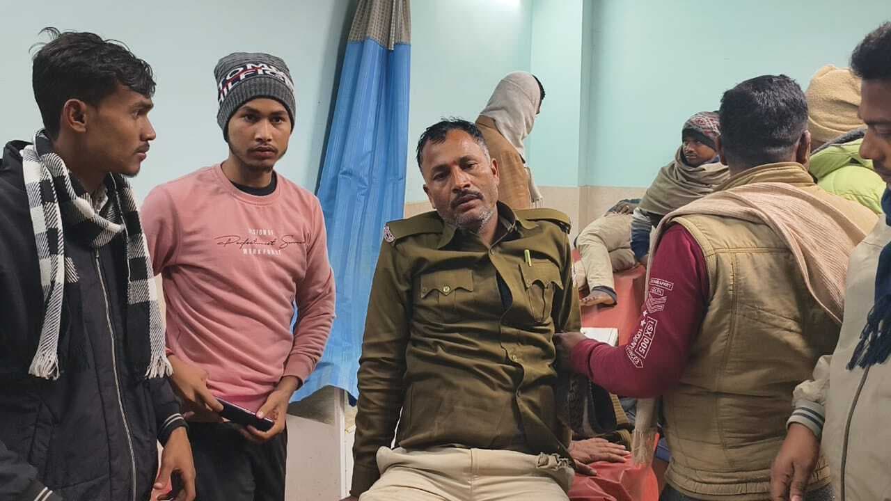 ऑटो के पलटने से एसआई समेत तीन चौकीदार घायल