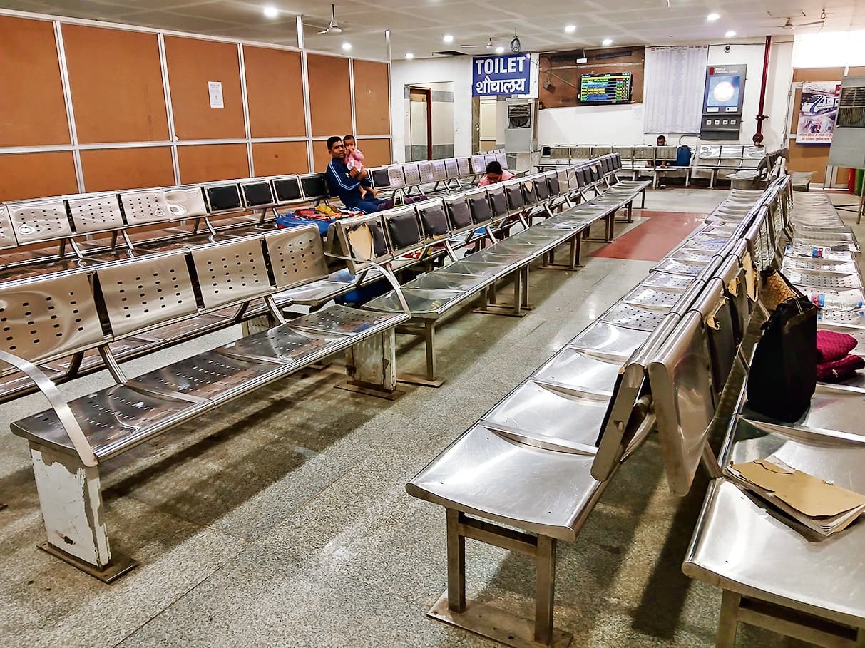 Gaya News : स्टेशन के डेल्हा साइड शुरू हुई स्नानघर व शौचालय की सुविधा