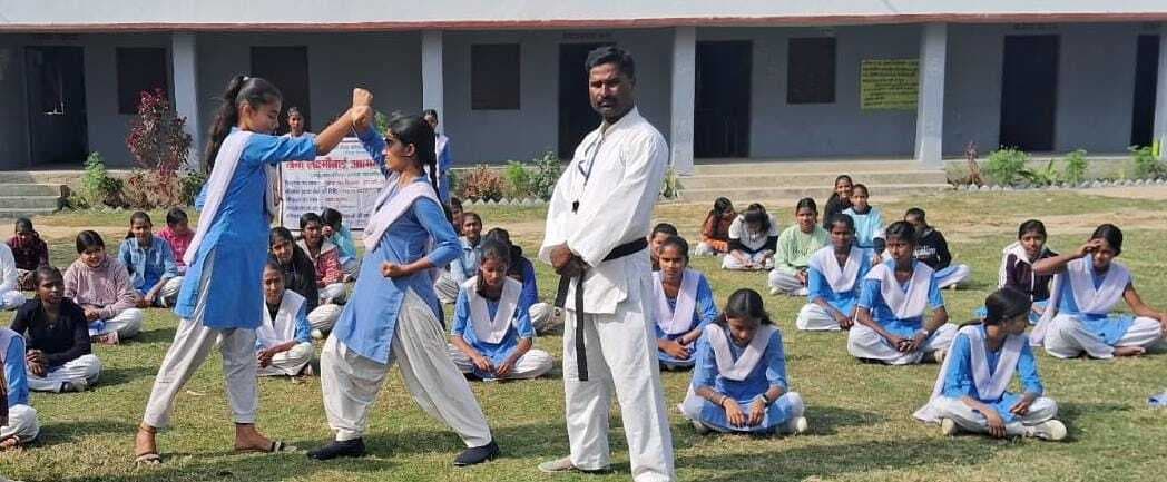 तेजेन्द्र हाईस्कूल बरुआरी की छात्राओं ने सीखी आत्मरक्षा की कला