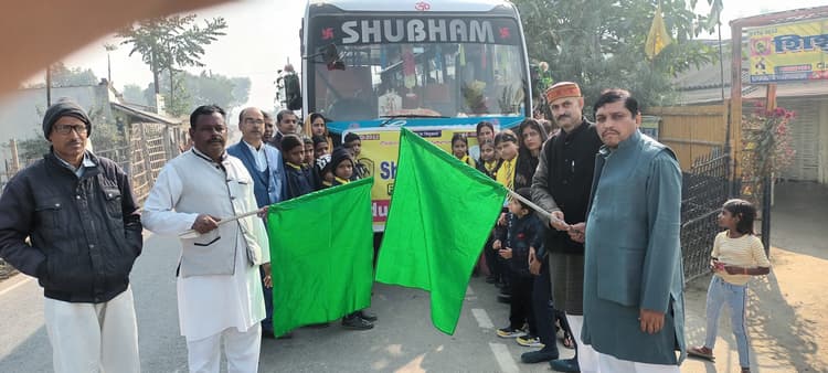 बच्चों को कराया विभिन्न स्थलों का भ्रमण