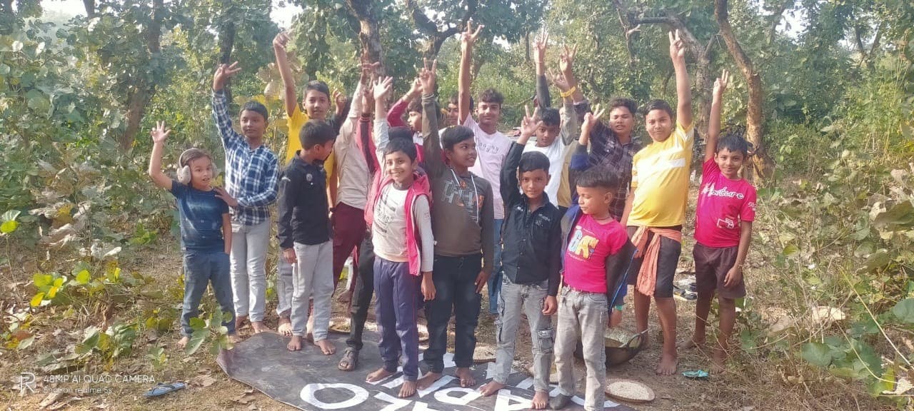 करमाटांड़ में बच्चों से लेकर युवाओं ने लिया पिकनिक का आनंद