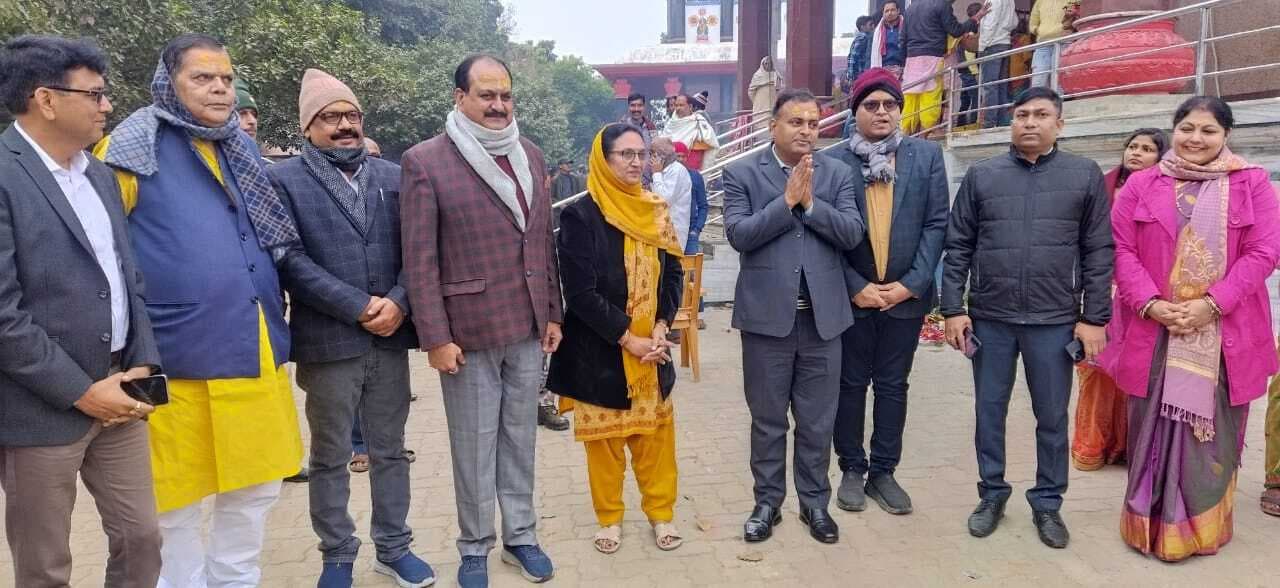 Lakhisarai news : वर्ष के पहले दिन प्रसिद्ध लाली पहाड़ी पर उमड़ी भीड़