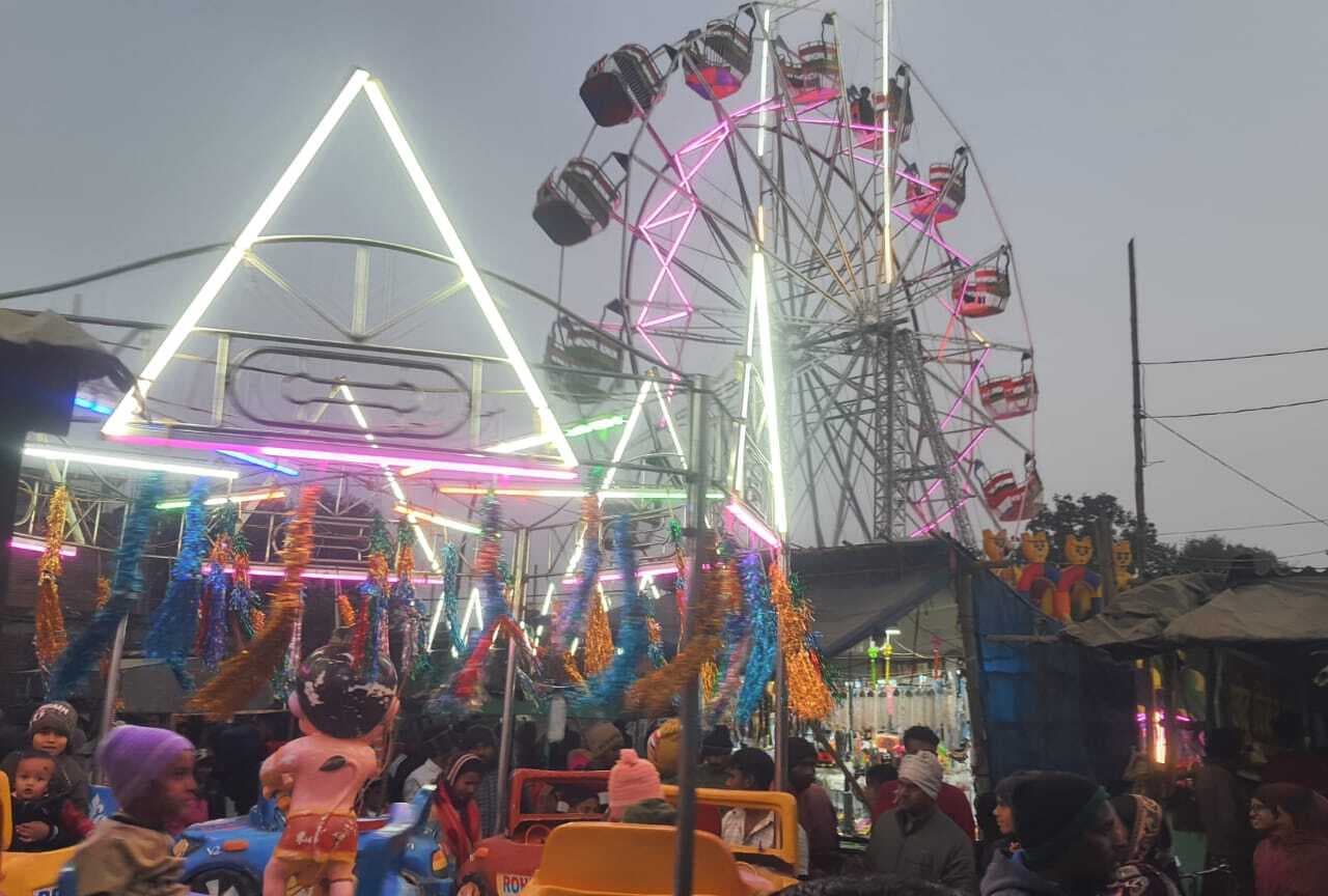 Banka news : कटोरिया में ठंडी हवा के झोंकों पर भारी पड़ा नये साल का जश्न, लोगों ने खूब की मस्ती