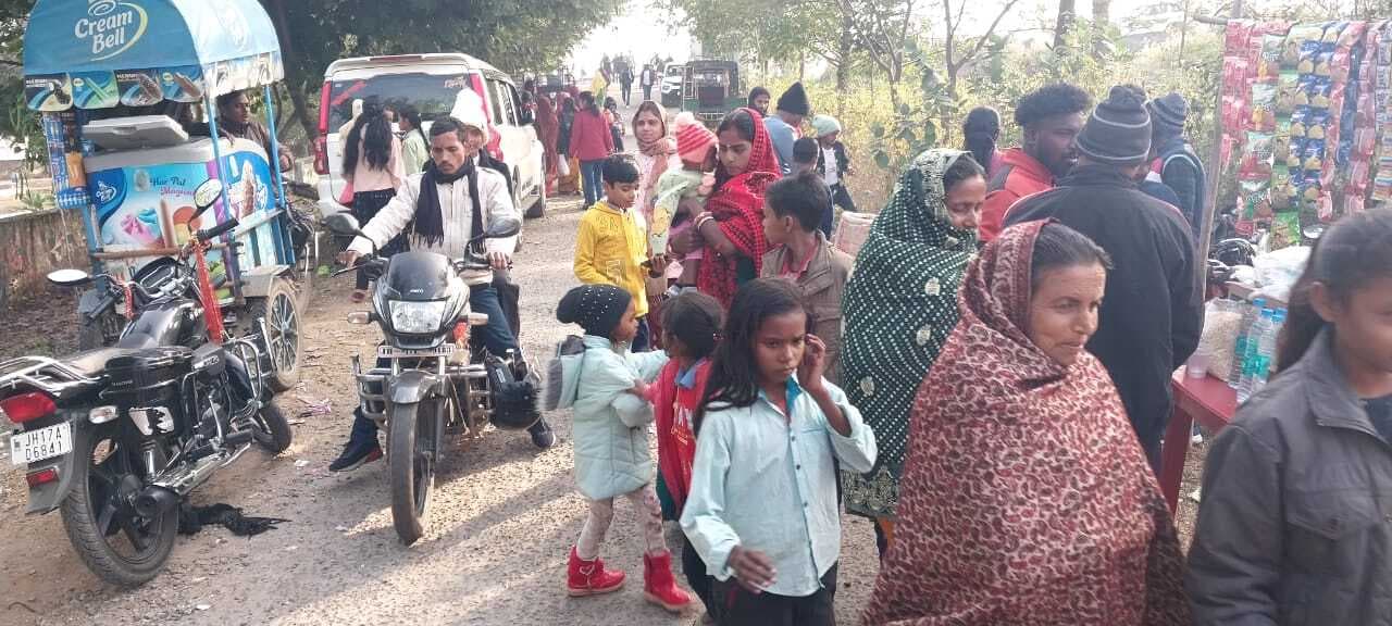 Banka news : जयपुर में पूजा-अर्चना व पिकनिक से नववर्ष की हुई शुरूआत