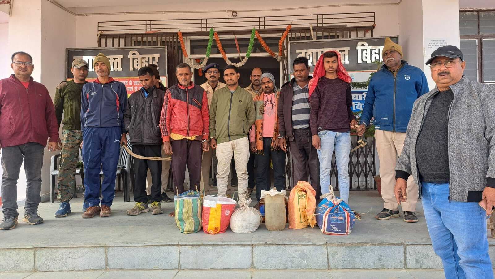 छह हजार किलो जावा महुआ व 150 लीटर अर्धनिर्मित शराब की नष्ट