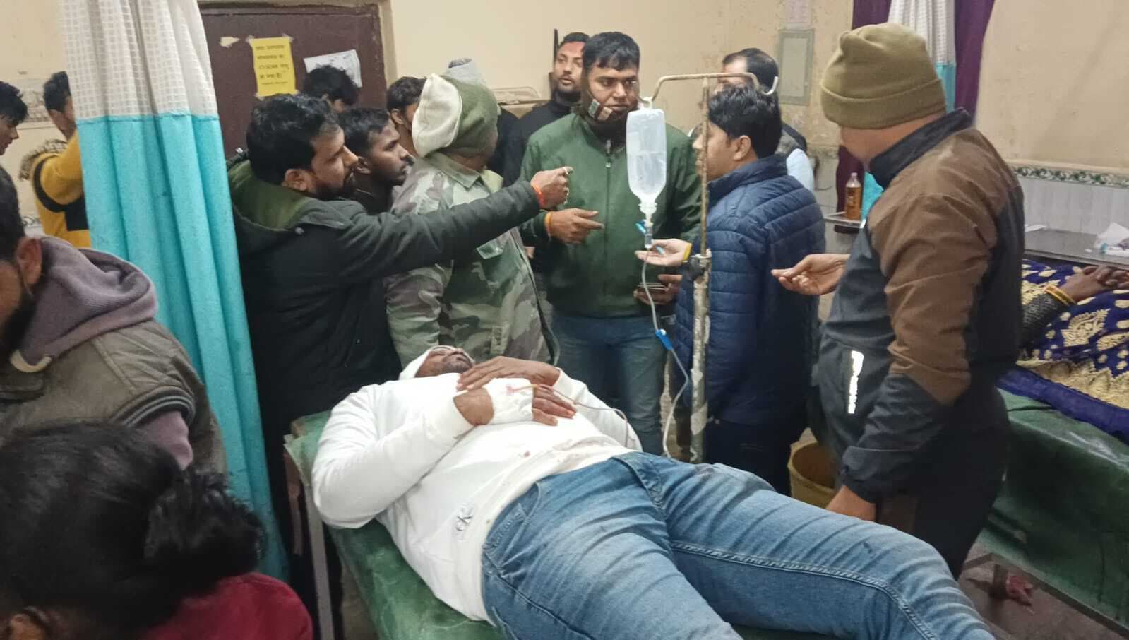 Gopalganj News  : हथुआ में संध्या मैरेज हॉल में अपराधियों ने की गोलीबारी, कर्मी को लगी गोली, स्थिति गंभीर