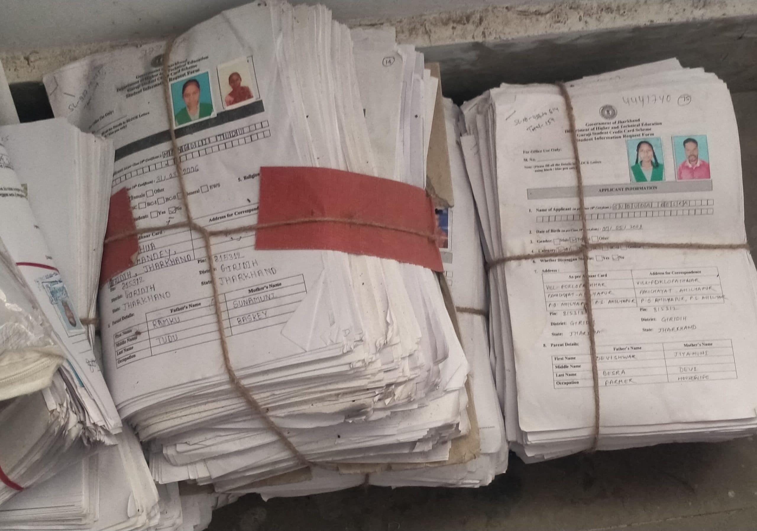 Giridih News: धूल फांक रहा गुरुजी स्टूडेंट क्रेडिट कार्ड का आवेदन