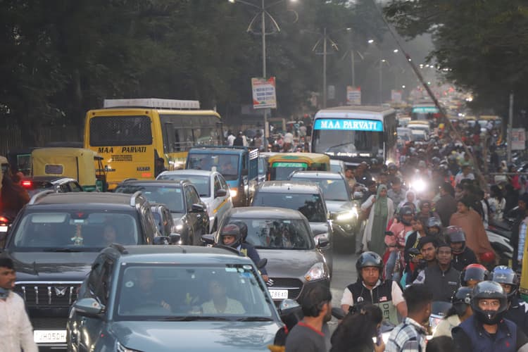 Jamshedpur News : पुराना कोर्ट से बाग ए जमशेद तक तीन घंटे रहा जाम