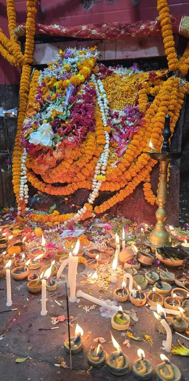 Madhubani News. नव वर्ष पर मंदिरों में रही चहल पहल