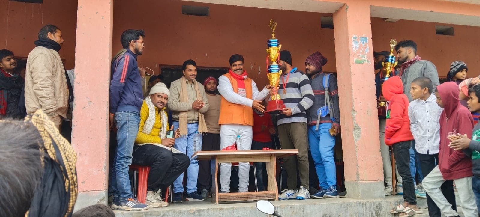 क्रिकेट टूर्नामेंट का विजेता बनी सिवैसिंहपुर की टीम