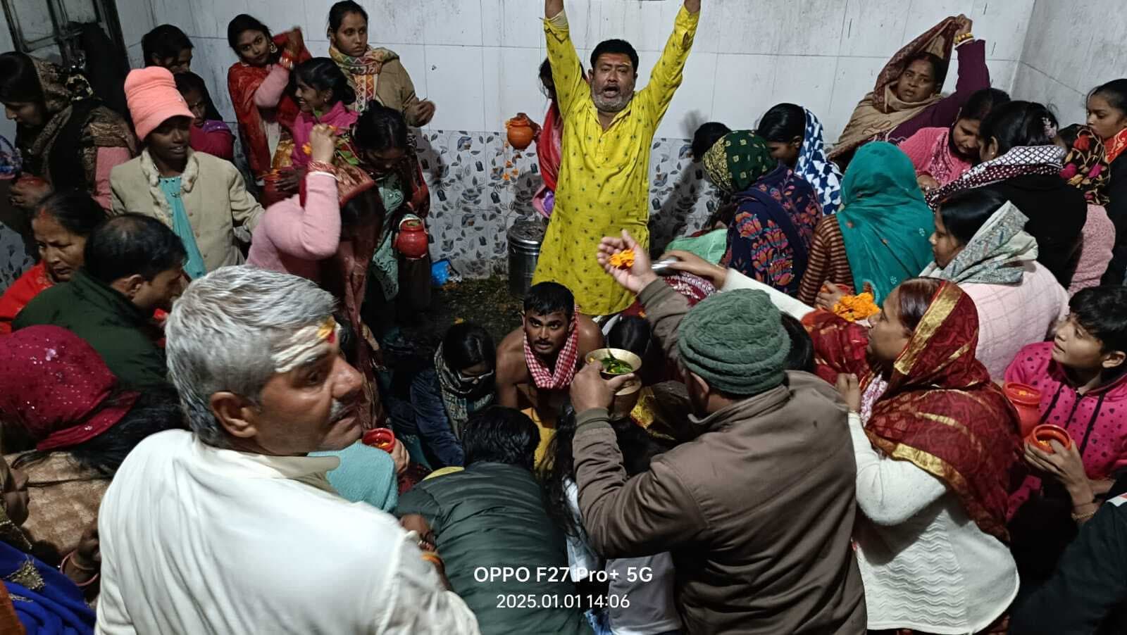 Darbhanga News: बाबा कुशेश्वर को जलार्पण कर की नववर्ष की शुरुआत