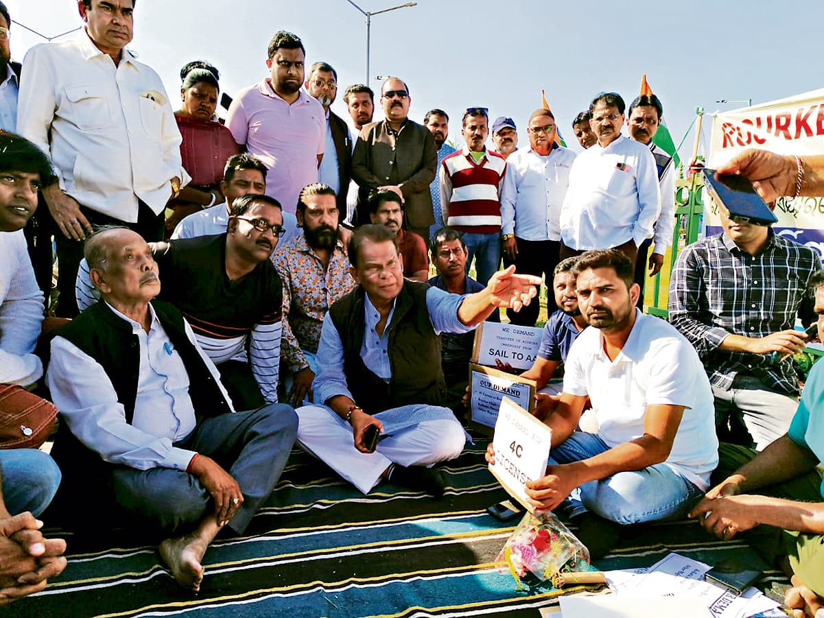 Rourkela News: राउरकेला एयरपोर्ट को 4सी लाइसेंस देने की मांग पर बेमियादी धरना शुरू