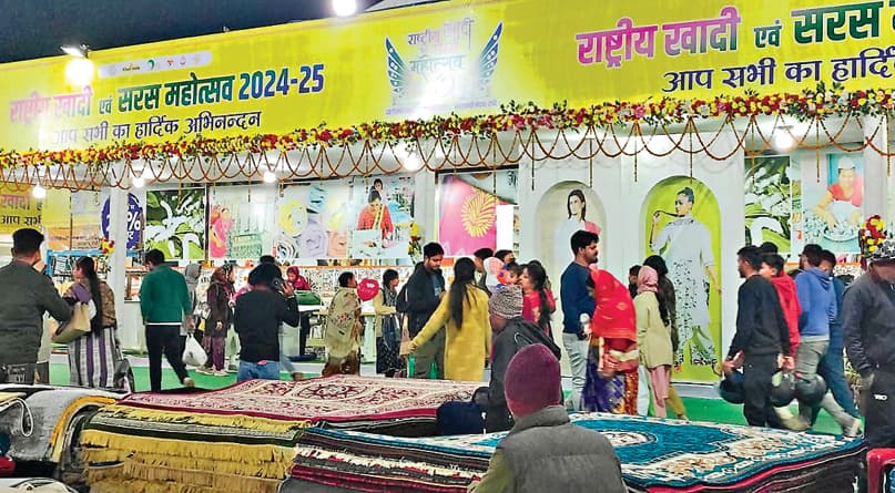 Ranchi News : खादी मेला में साल के पहले दिन पहुंचे 25000 लोग