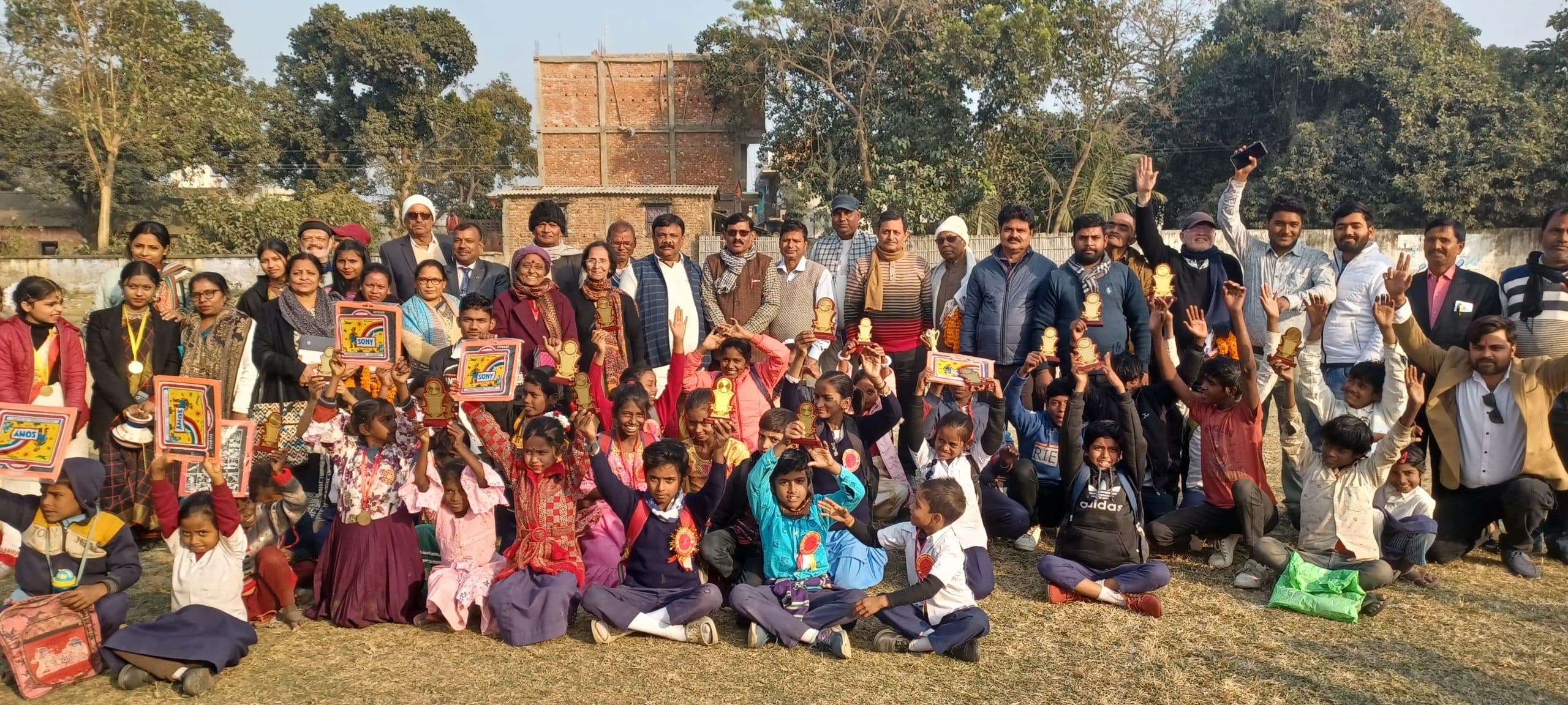 शिक्षा केंद्र की नौवीं वर्षगांठ पर महादलित बच्चों में करायी प्रतियोगिता