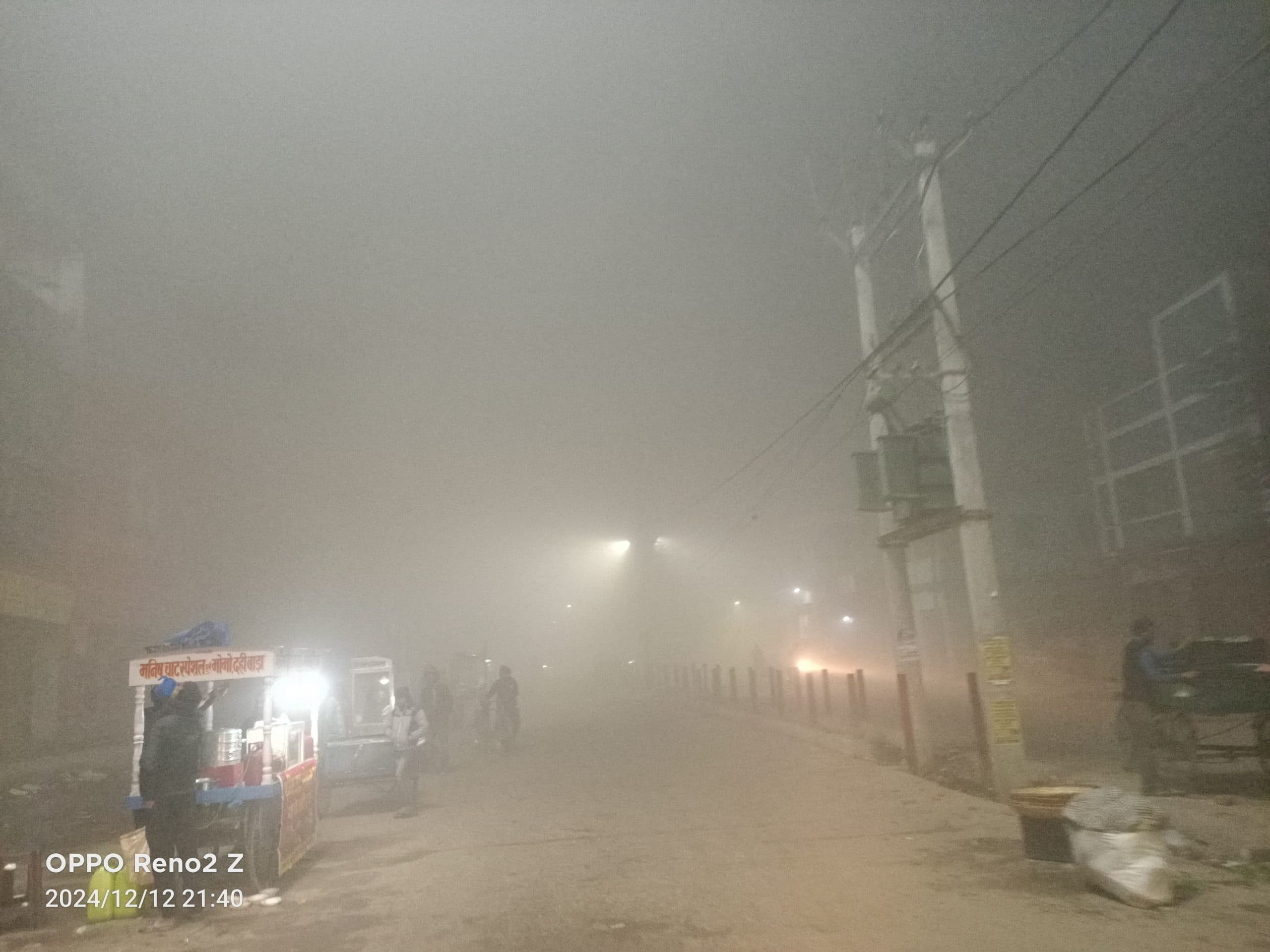 कड़ाके की ठंड के बावजूद नहीं हो सका अलाव की व्यवस्था, गरीब परेशान